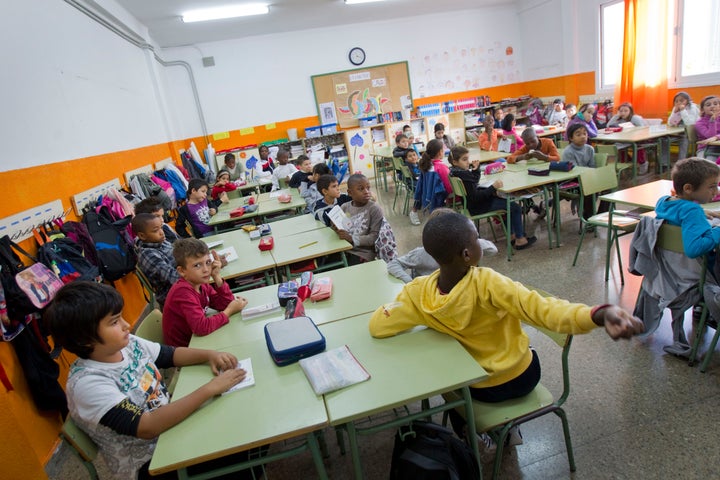 Niños en clase. Imagen de archivo