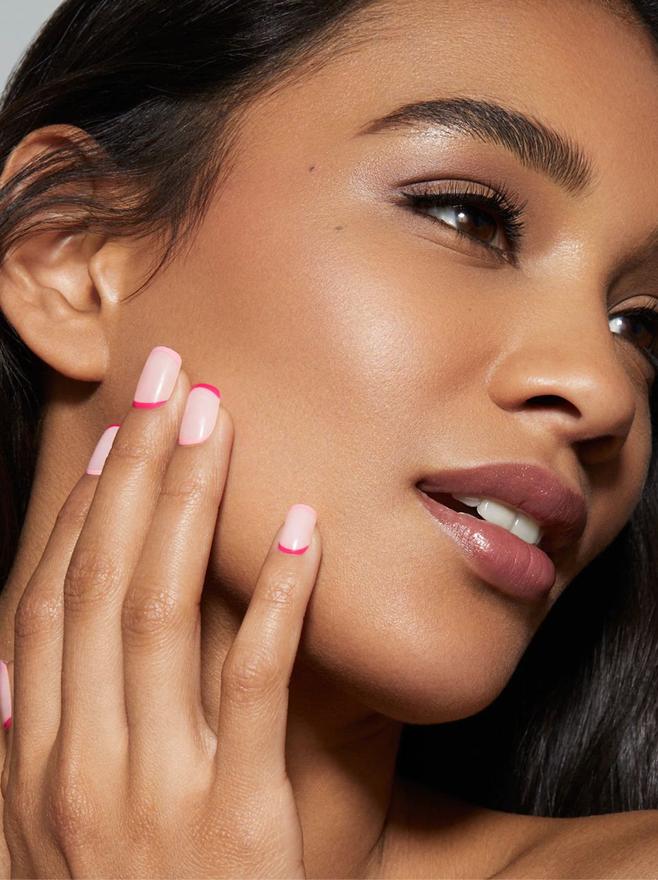 10 sets of press-on nails to wear on vacation