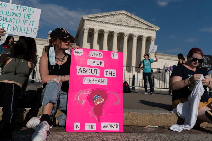 Manifestantes en favor del aborto protestan ante la Corte Suprema de Estados Unidos el 4 de mayo de 2022, en Washington.