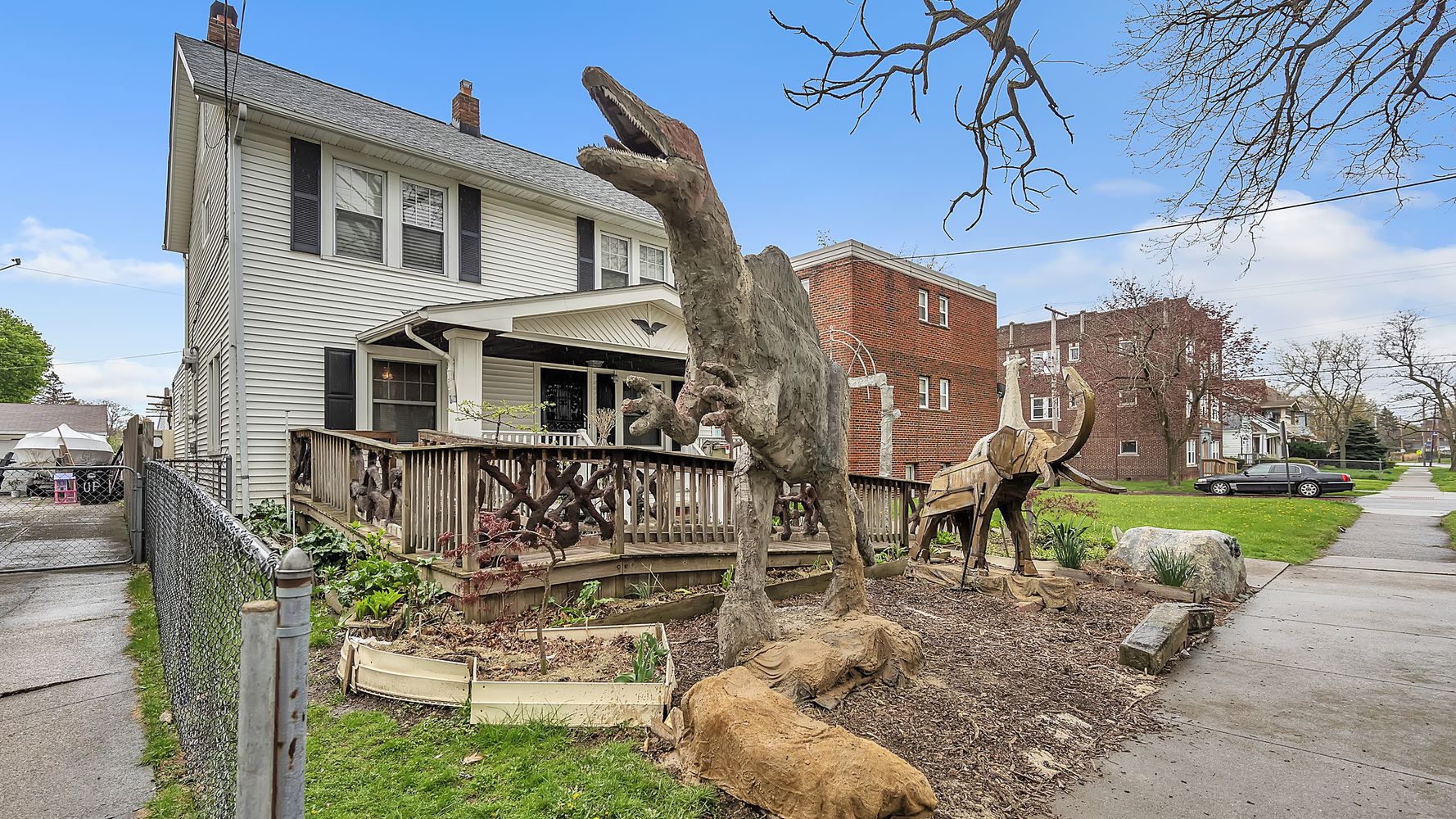 Massive Dinosaur Statue Makes Ohio Home Look Prehistoric