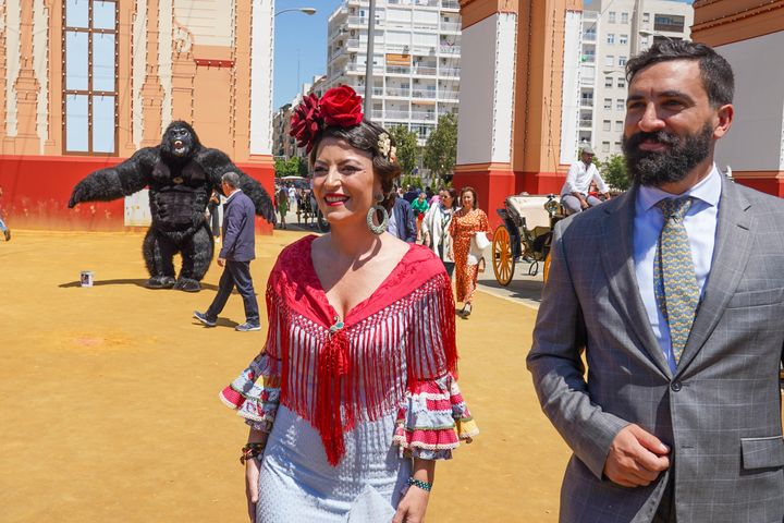 La candidata de Vox a la Junta de Andalucía, Macarena Olona, en la Feria de Sevilla.