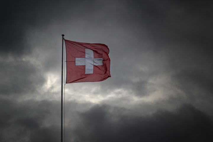 La bandera de Suiza, ondeando en Ginebra el pasado 5 de mayo.