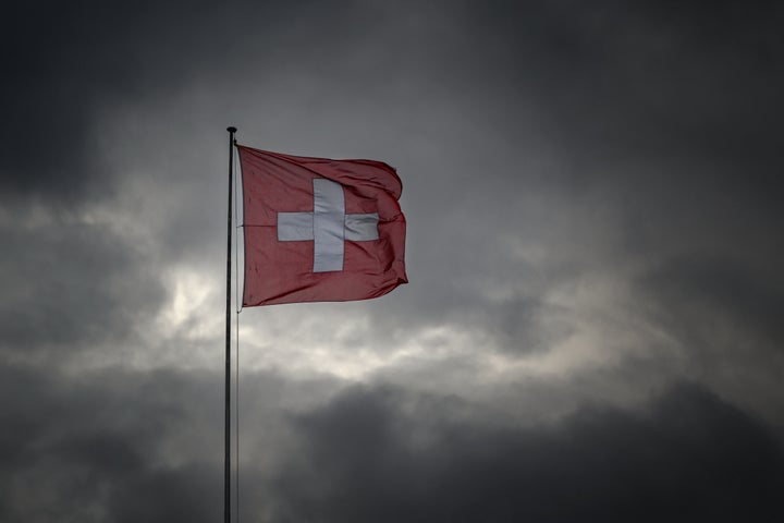 La bandera de Suiza, ondeando en Ginebra el pasado 5 de mayo.