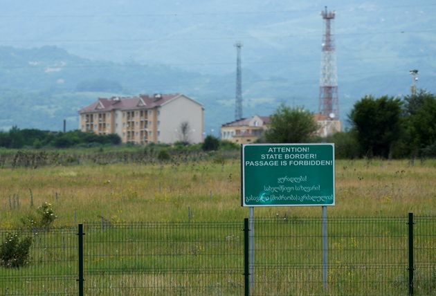 Η ρωσική στρατιωτική βάση εμφανίζεται στα de facto σύνορα της αποσχισθείσας περιοχής της Γεωργίας της Νότιας Οσετίας κοντά στο Arbo, Γεωργία, 4 Ιουνίου 2018. Η φωτογραφία τραβήχτηκε στις 4 Ιουνίου 2018. REUTERS/David Mdzinarishvili/File Photo