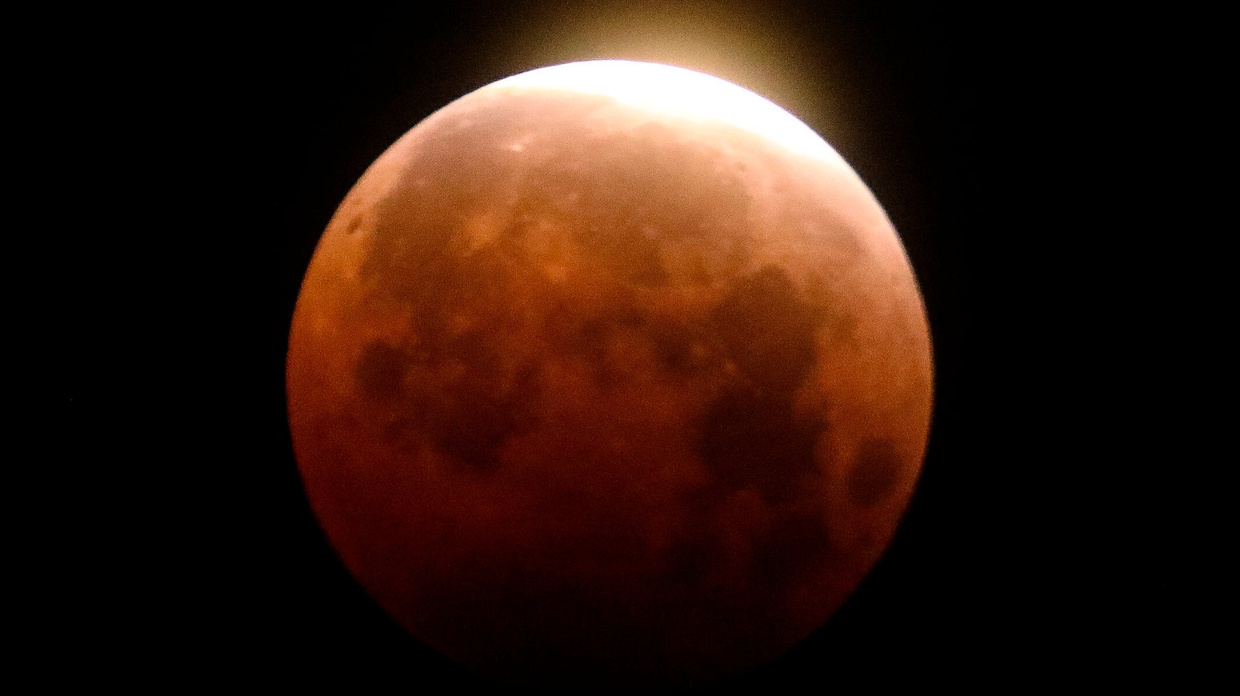 Total Lunar Eclipse ‘For The Americas’ Will Turn The Moon Blood Red Total Lunar Eclipse ‘For The Americas’ Will Turn The Moon Blood Red