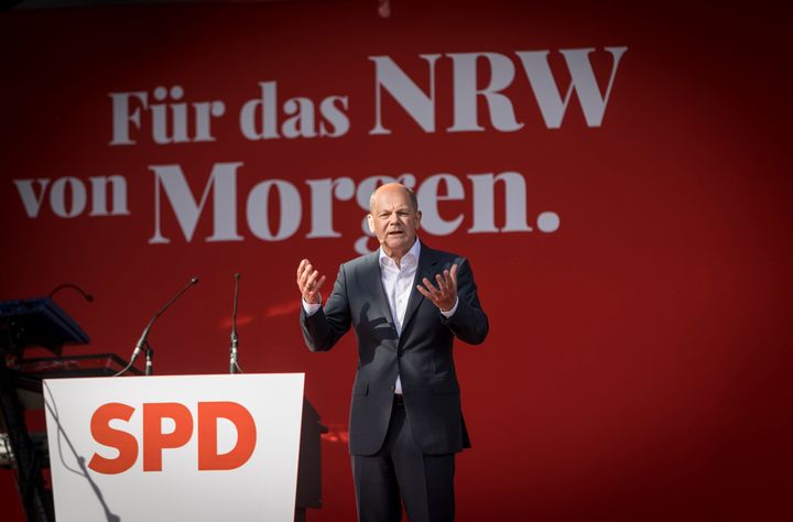 Ο καγκελάριος Όλαφ Σολτς, του SPD, αναμένεται να παρακολουθήσει με προσοχή την εκλογική αυτή αναμέτρηση, μετά την ήττα που υπέστη το κόμμα του στις εκλογές που διεξήχθησαν σε άλλο κρατίδιο της Γερμανίας μόλις το περασμένο σαββατοκύριακο 