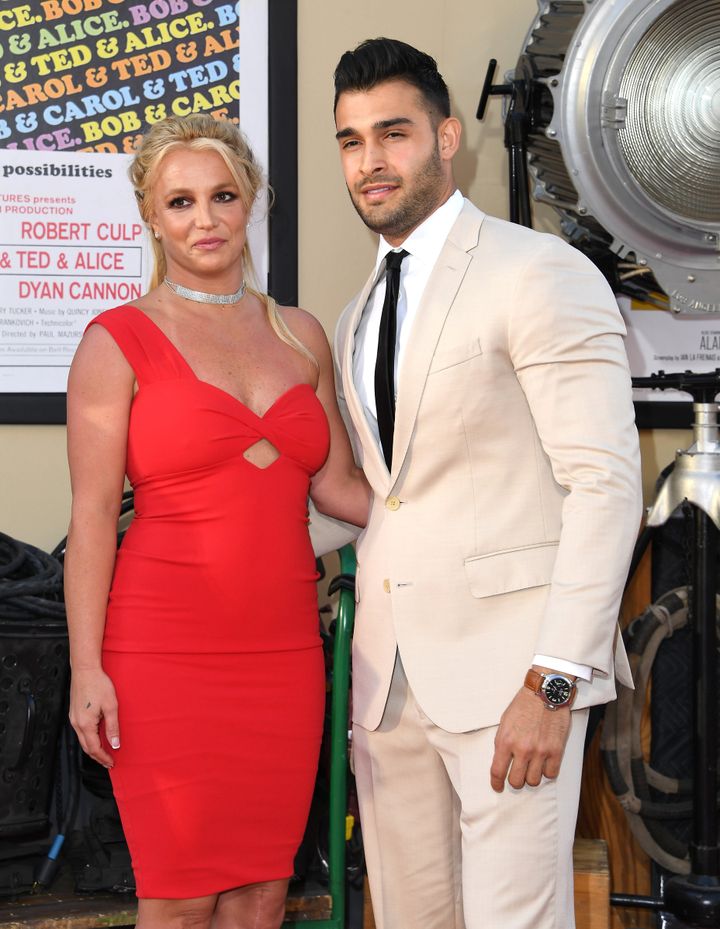 Britney mit ihrem Verlobten Sam Asgari