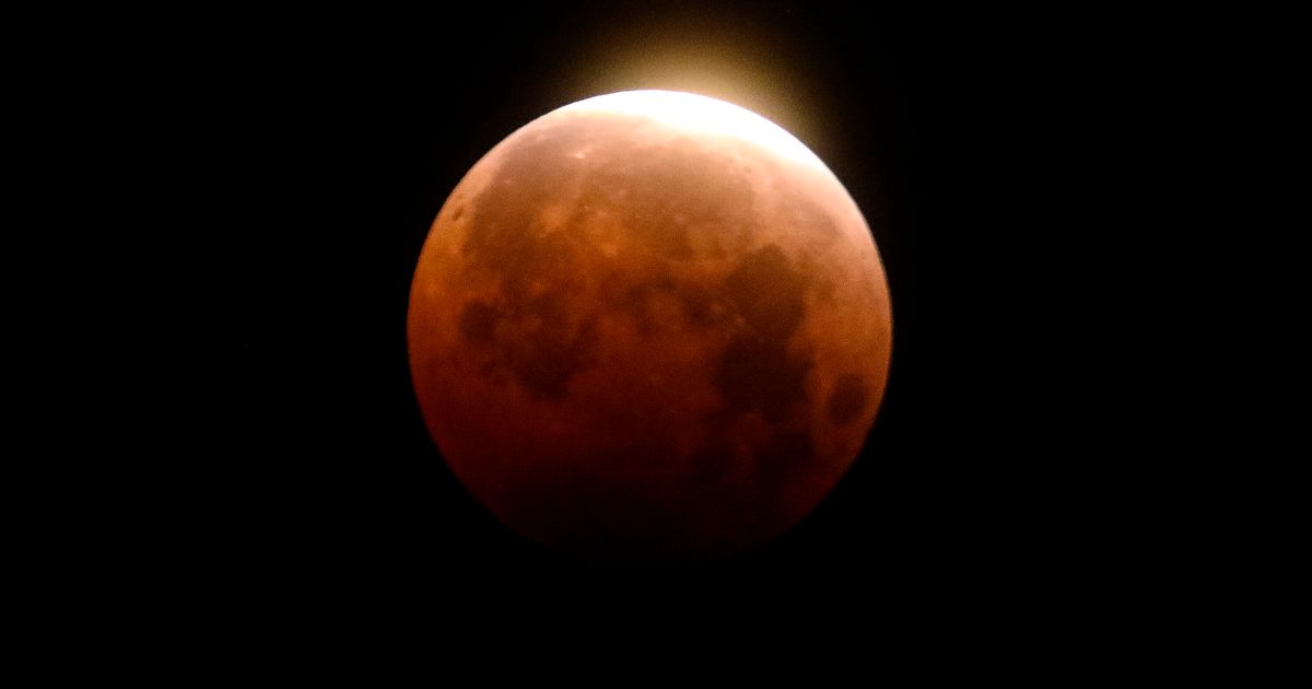 Comment et à quelle heure voir l'éclipse de Lune en France? - Le HuffPost