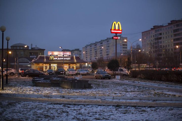 Εστιατόριο McDonald's στο κέντρο του Ντμίτροφ, μιας ρωσικής πόλης 75 χλμ., βόρεια από τη Μόσχα