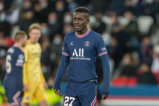 Après qu'il a refusé de porter un maillot floqué aux couleurs du drapeau LGBT, Idrissa Gueye sera-t-il sanctionné par le Paris Saint-Germain? Photo d'archive prise à l'occasion d'un match de Ligue des Champions, le 7 décembre dernier au Parc des Princes.