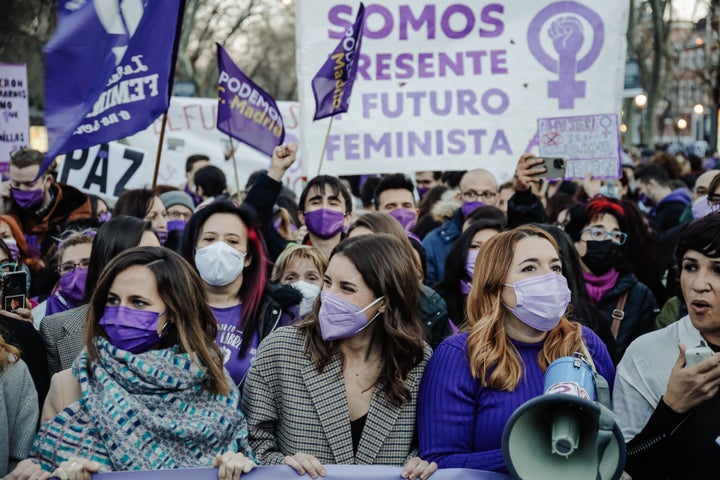 La ministra de Igualdad, Irene Montero (c), en la pasada manifestación del 8M en Madrid junto con su secretaria de Estado, Ángela Rodríguez (d), y la ministra de Derechos Sociales, Ione Belarra.