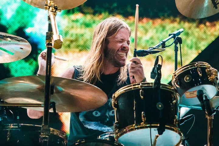 Taylor Hawkins performing in São Paulo in 2018.