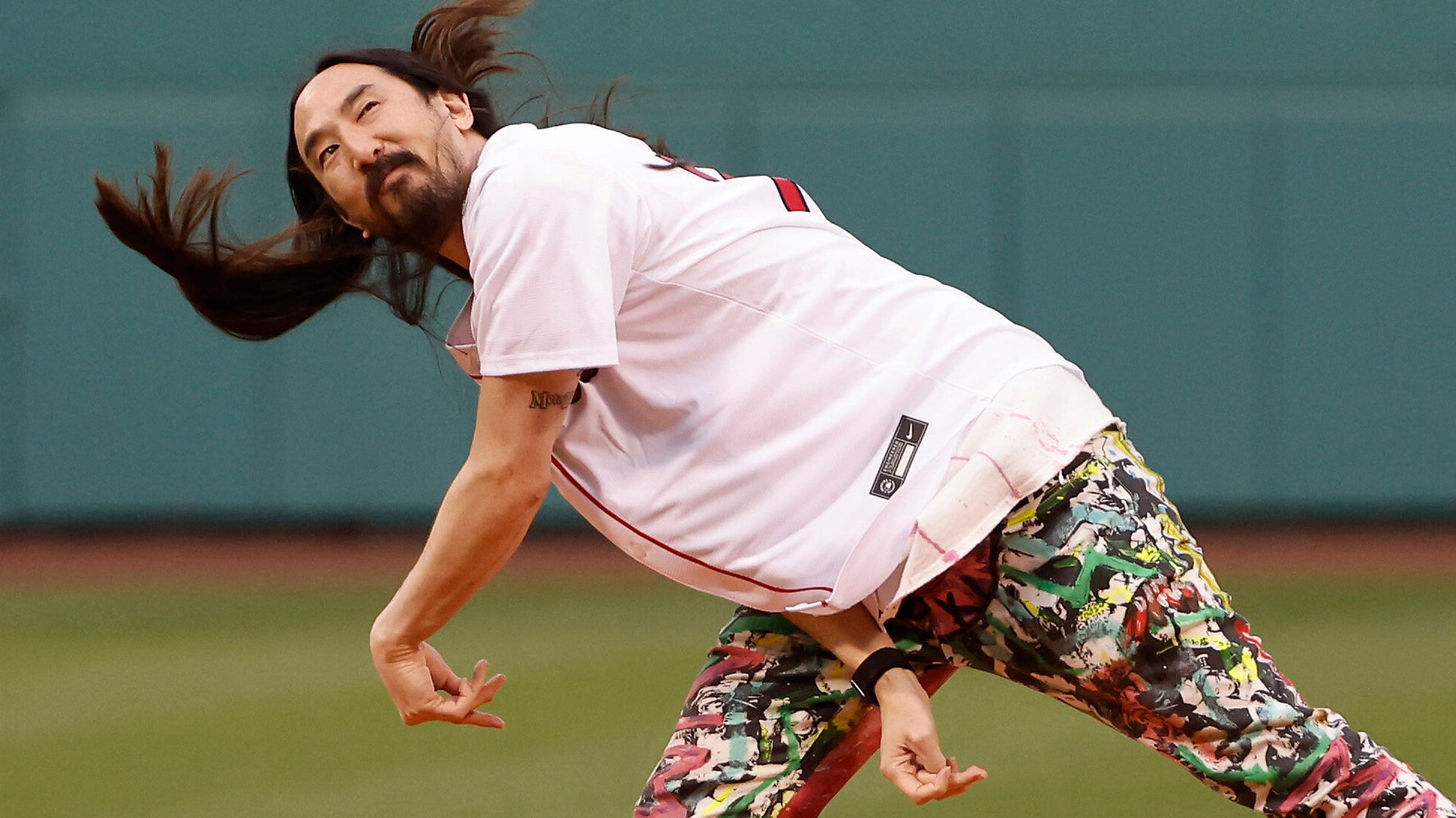 Steve Aoki Shows How NOT To Throw A First Pitch: ‘Didn’t Work Out For Me’ Steve Aoki Shows How NOT To Throw A First Pitch: ‘Didn’t Work Out For Me’