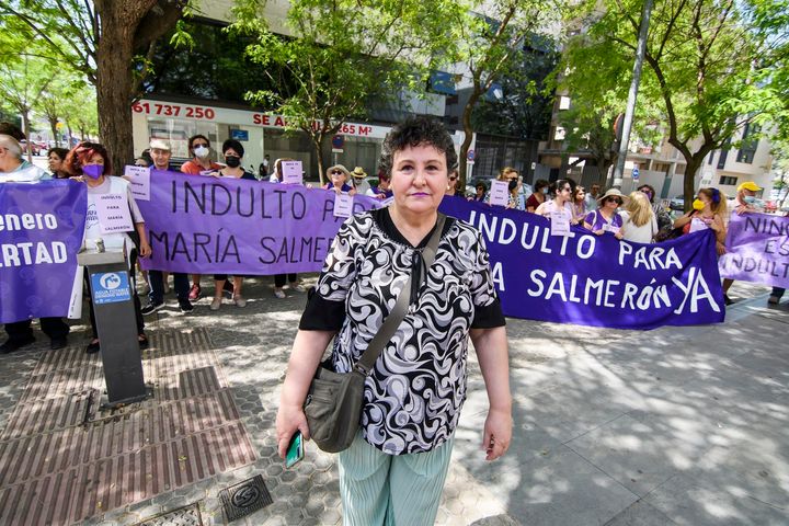 La sevillana María Salmerón a su llegada este miércoles a los juzgados de Sevilla donse le han comunicado oficialmente que tendrá que ingresar en prisión.