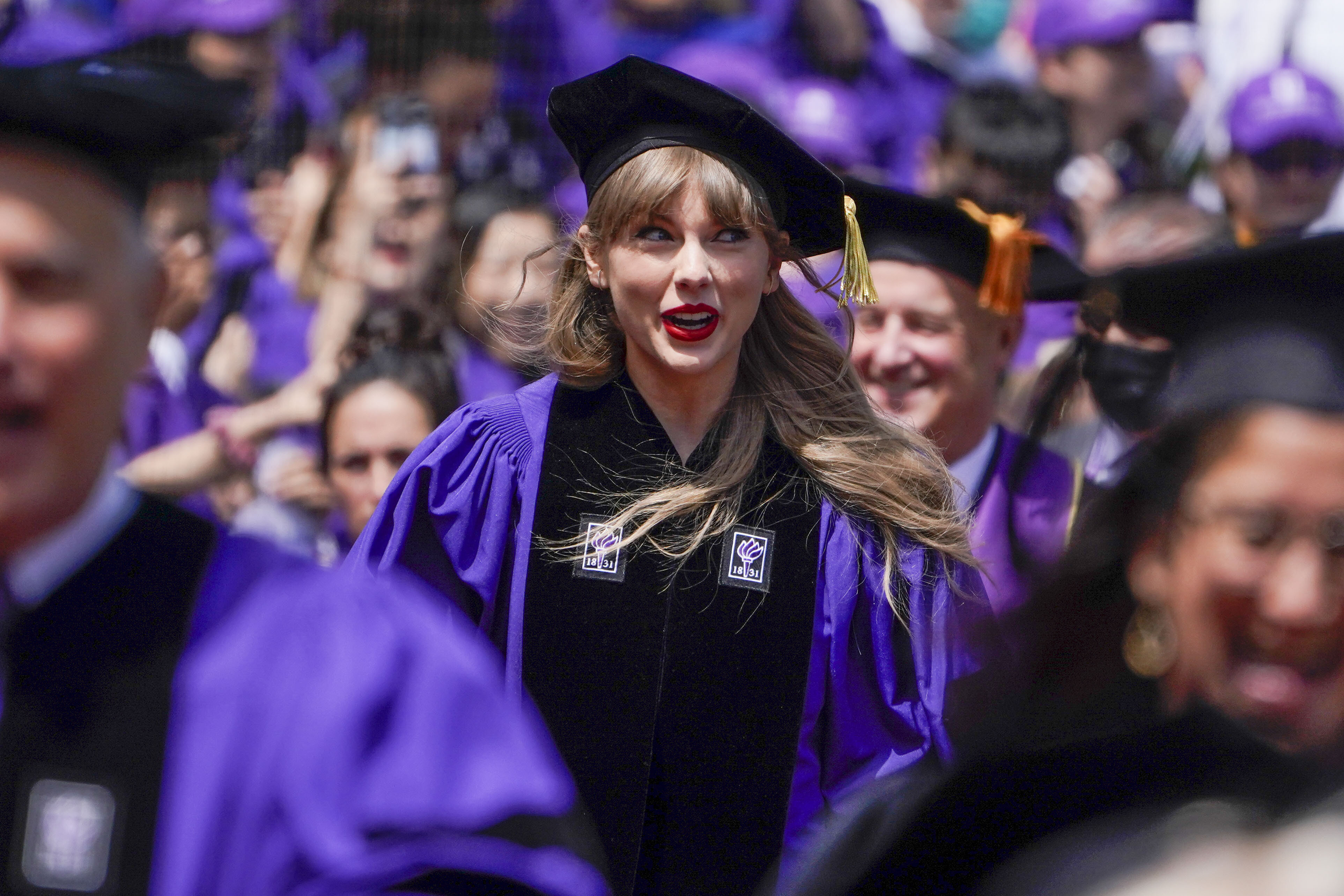 Taylor Swift Delivers Commencement Speech: 'Cringe is Unavoidable ...