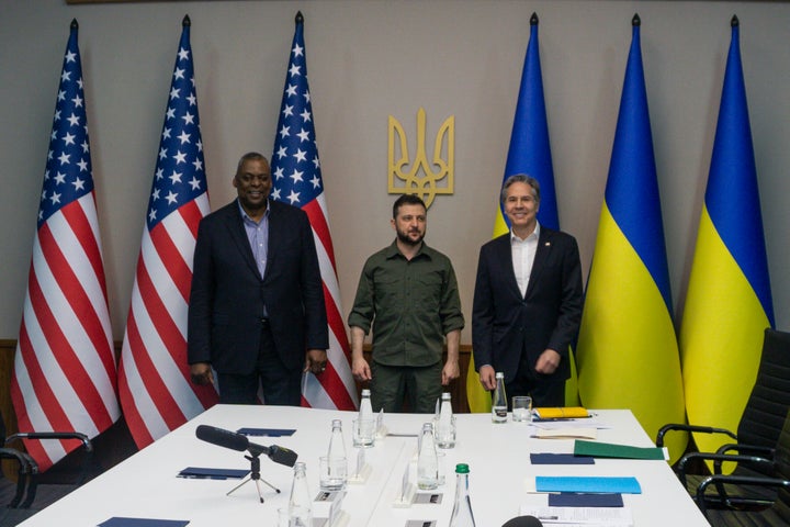 El secretario de Defensa, Lloyd Austin, y el secretario de Estado de EEUU, Antony Blinken, en una reunión con el presidente de Ucrania, Volodymyr Zelensky.