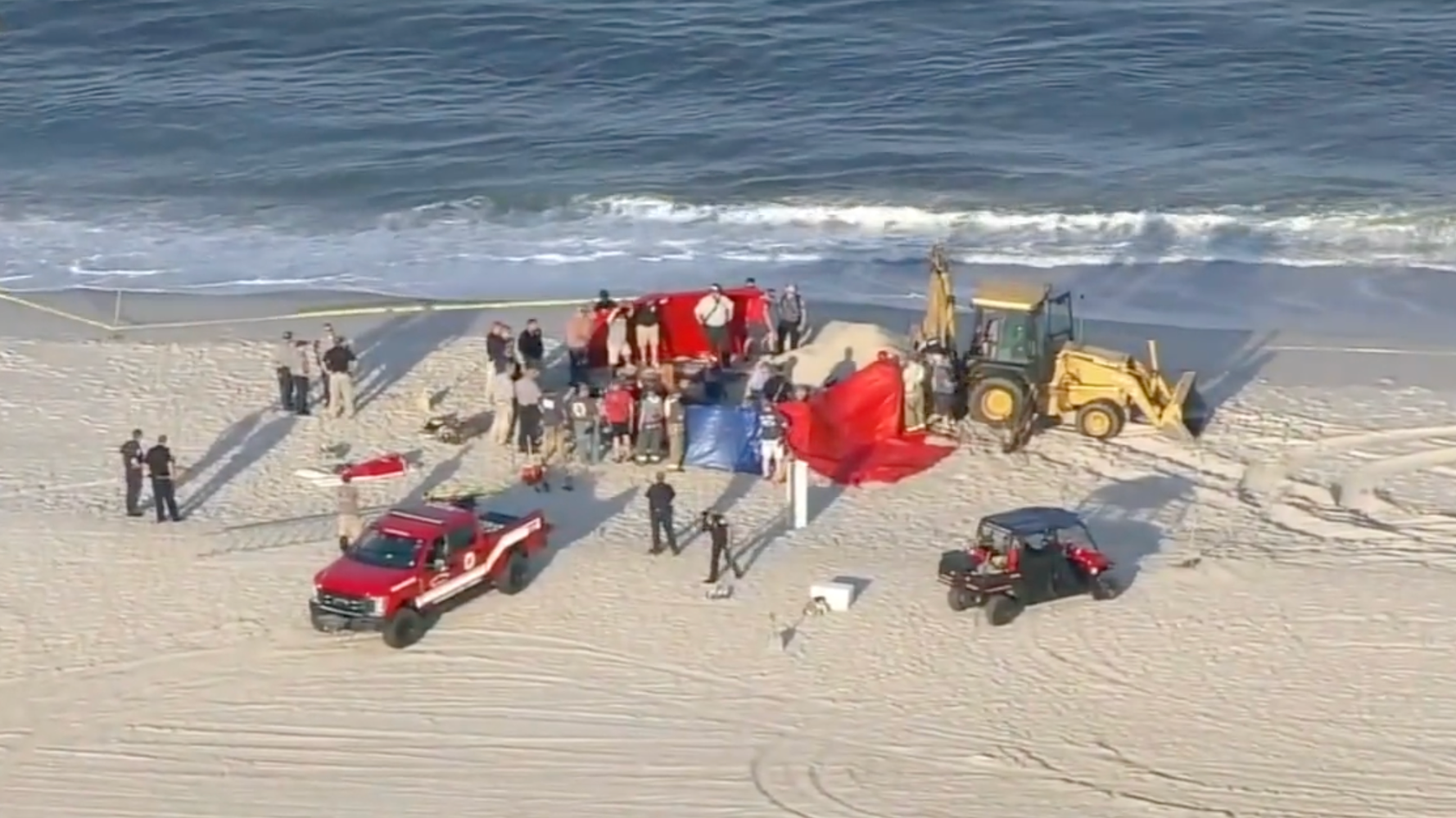 18-Year-Old Dies In Sand Collapse After Digging Hole On Beach, Police Say - Vimarsana News