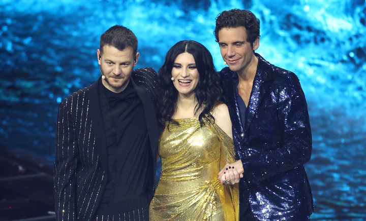 Alessandro Cattelan, Laura Pausini y Mika durante la final de Eurovisión el sábado 14 de mayo.