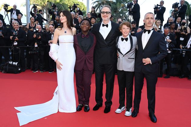 Au Festival de Cannes 2022, Anne Hathway envoûte le tapis