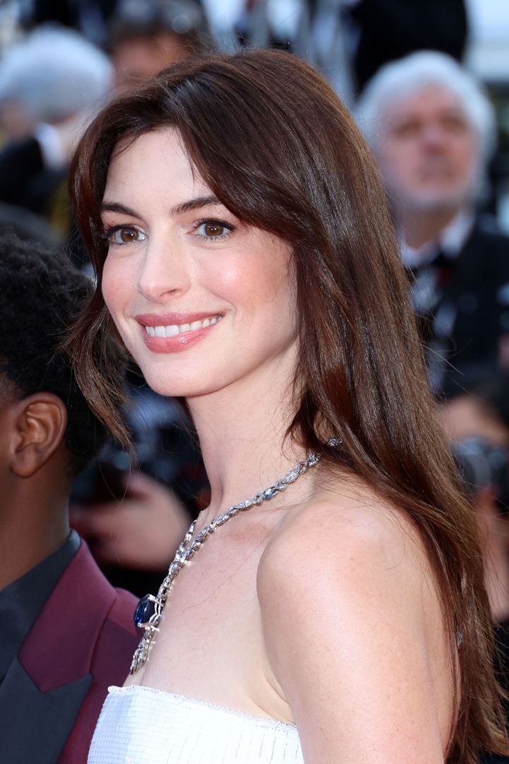 Anne Hathaway pisa Cannes y todo el mundo hace el mismo comentario | El  HuffPost Life