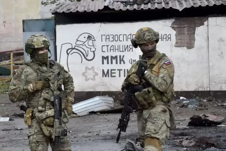 Soldados rusos en Mariúpol.
