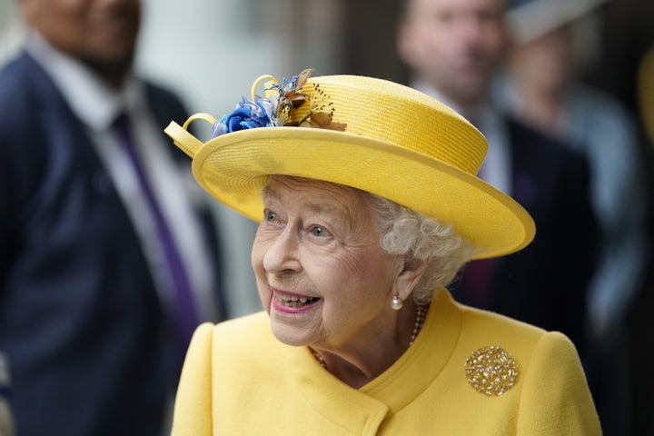 La reina Isabel II, en la estación de Paddington de Londres este martes.