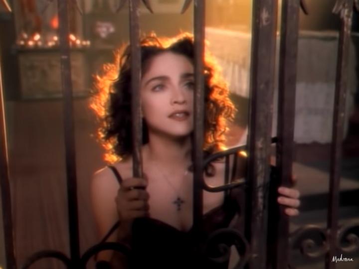 Madonna, en el videoclip de 'Like a prayer'.