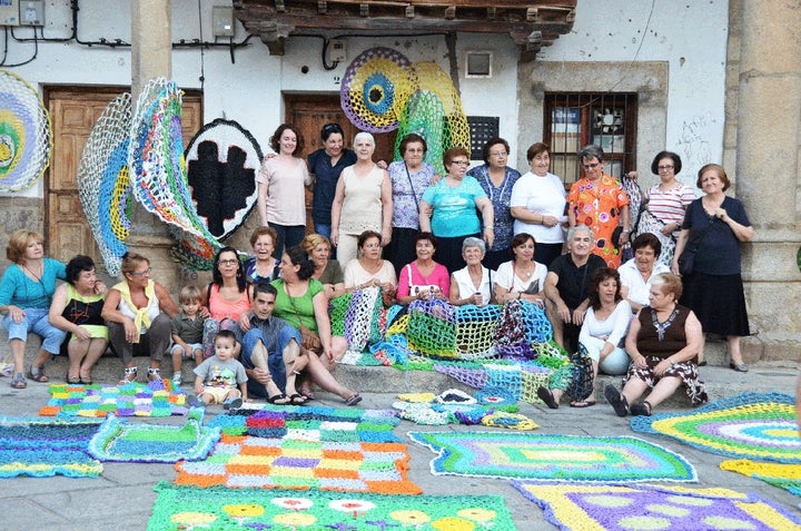 El grupo de 'Tejiendo la calle' de Valverde de la Vera.