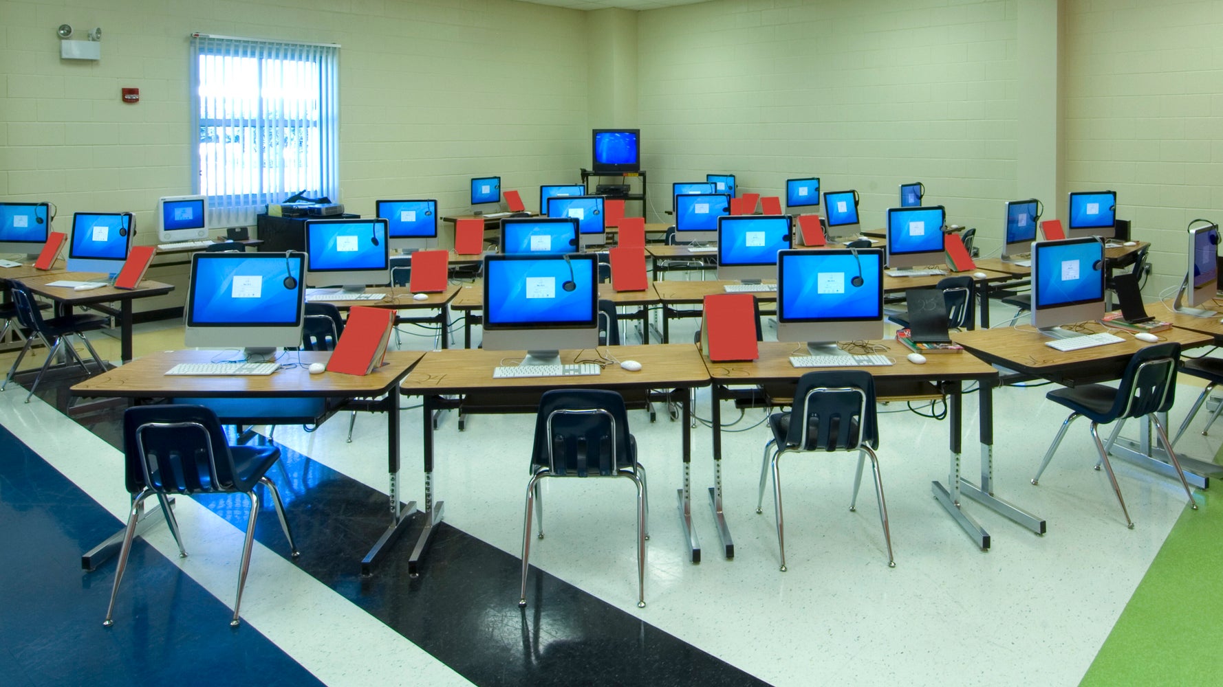 Students Pose Outside Middle School With Large Letters Spelling Racial Slur Students Pose Outside Middle School With Large Letters Spelling Racial Slur