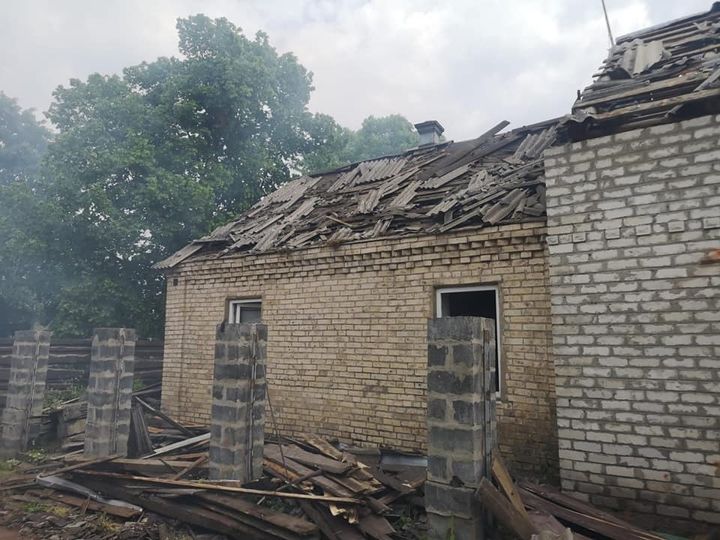ロシア軍の砲撃で破壊されたスヴャトヒルシクの音楽学校（キリレンコ長官のFacebookより）
