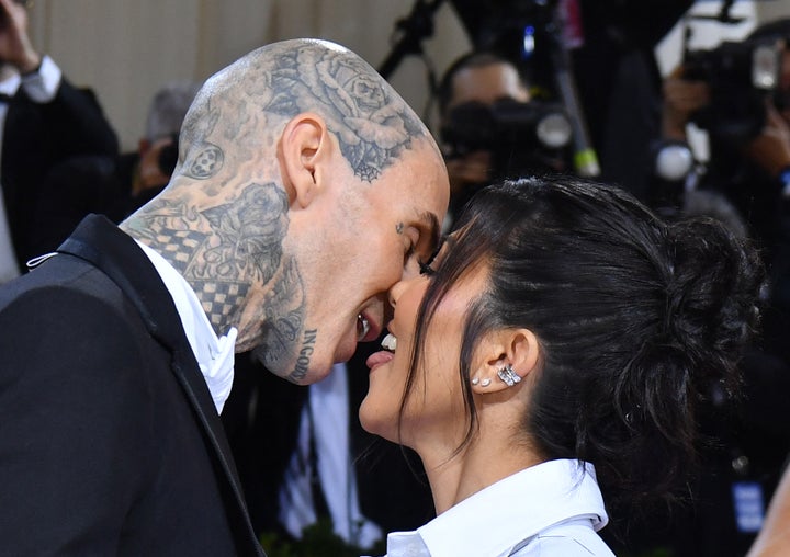 Kourtney Kardashian y Travis Barker en la Gala Met de 2022.