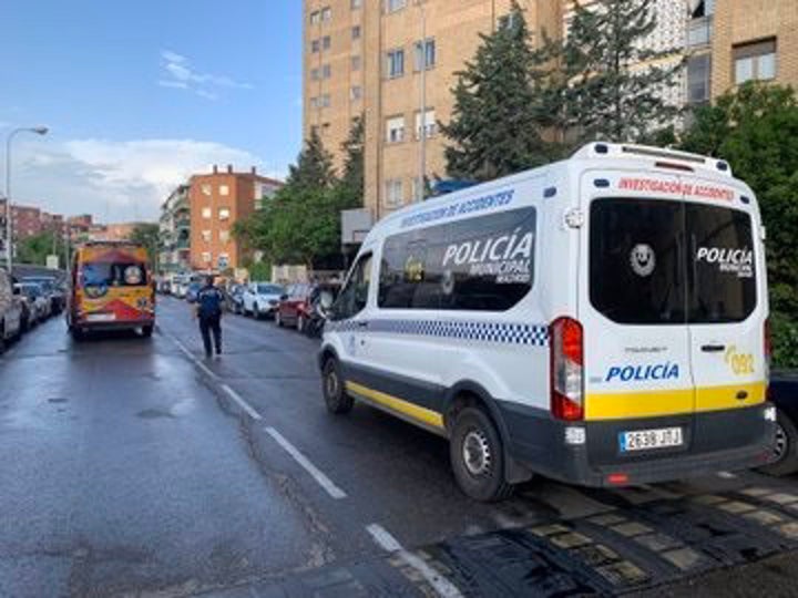 Vehículo de Policía Municipal en un accidente.
