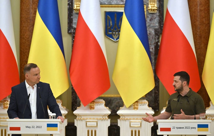 Ukrainian President Volodymyr Zelensky (R) and his Polish counterpart Andrzej Duda give a press-conference following their talks in Kyiv on May 22, 2022.
