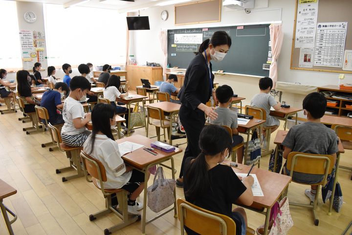 3カ月にわたる一斉休校後、授業を再開した小学校（2020年6月、福岡市）