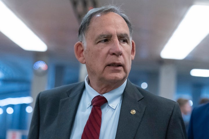 Le sénateur John Boozman espère repousser un défi de trois rivaux républicains mardi. 