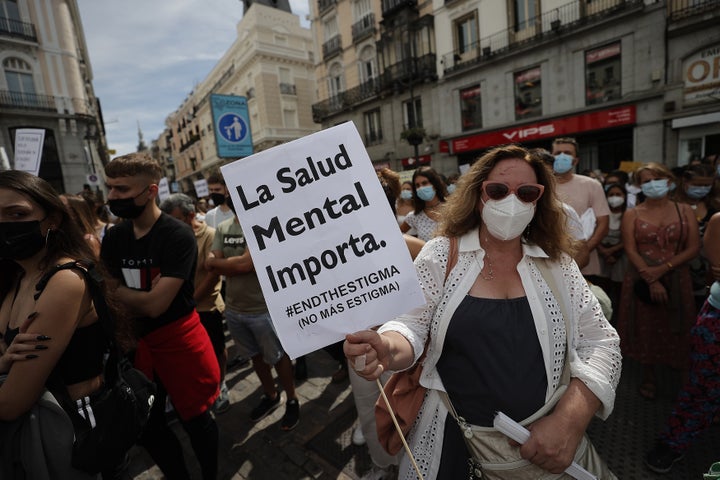 Manifestante a favor de la salud mental.