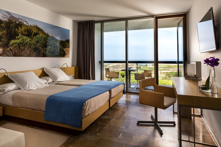 Habitación del Parador de El Saler, en Valencia.