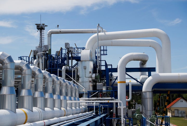 Gas pipelines are seen at Zsana Storage Site in Zsana, Hungary, May 20, 2022. REUTERS/Bernadett Szabo