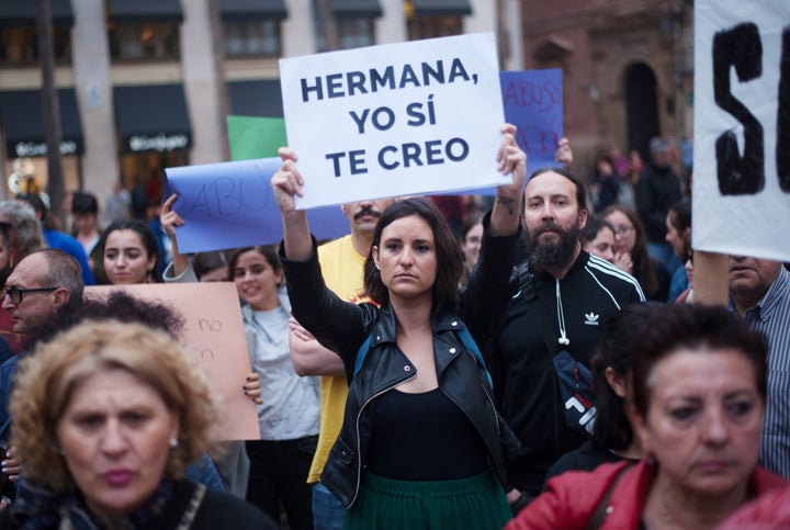 "Hermana, yo sí te creo". Manifestación en Málaga, el 26 de abril de 2018, en apoyo a la víctima de 'la Manada'.