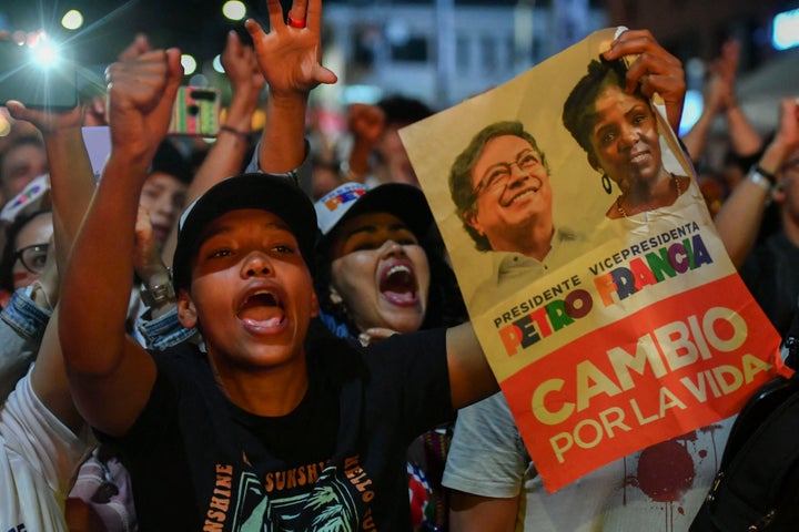 Un seguidor de Gustavo Petro y Francia Márquez, durante un mitin en Medellín, el pasado 22 de abril.