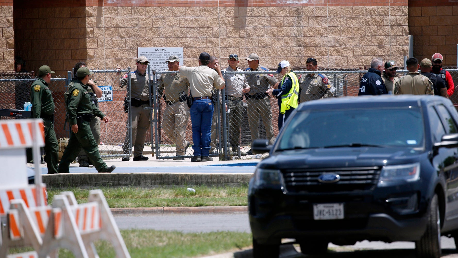 Texas Shooting Onlookers Say Police Were ‘Unprepared,’ Didn’t Go Into School Texas Shooting Onlookers Say Police Were ‘Unprepared,’ Didn’t Go Into School