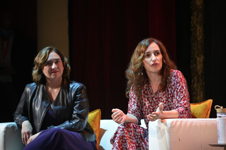Ada Colau y Mónica García.