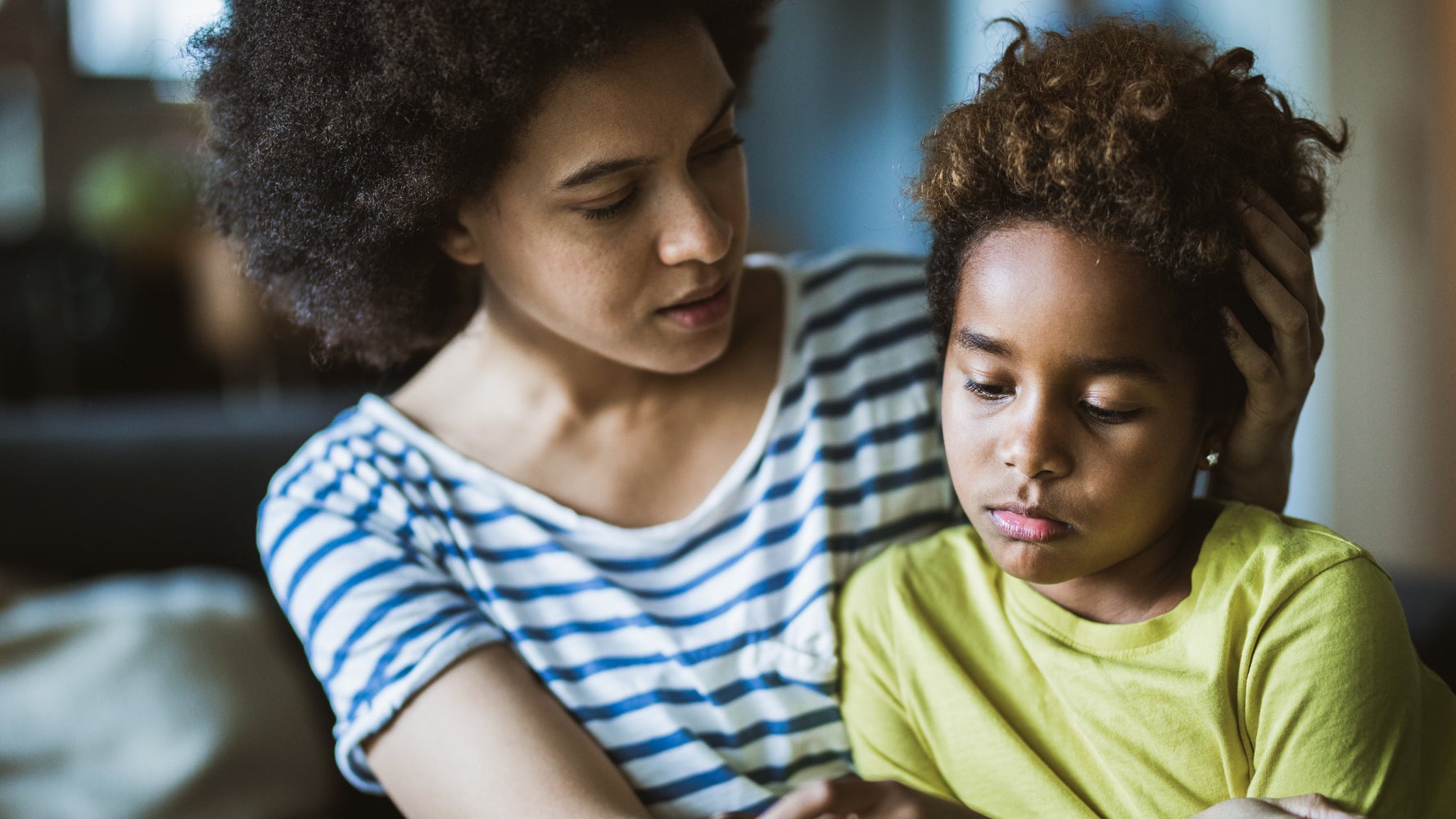 Signs Your Kid Might Be Traumatized By Gun Violence In The News - Vimarsana News
