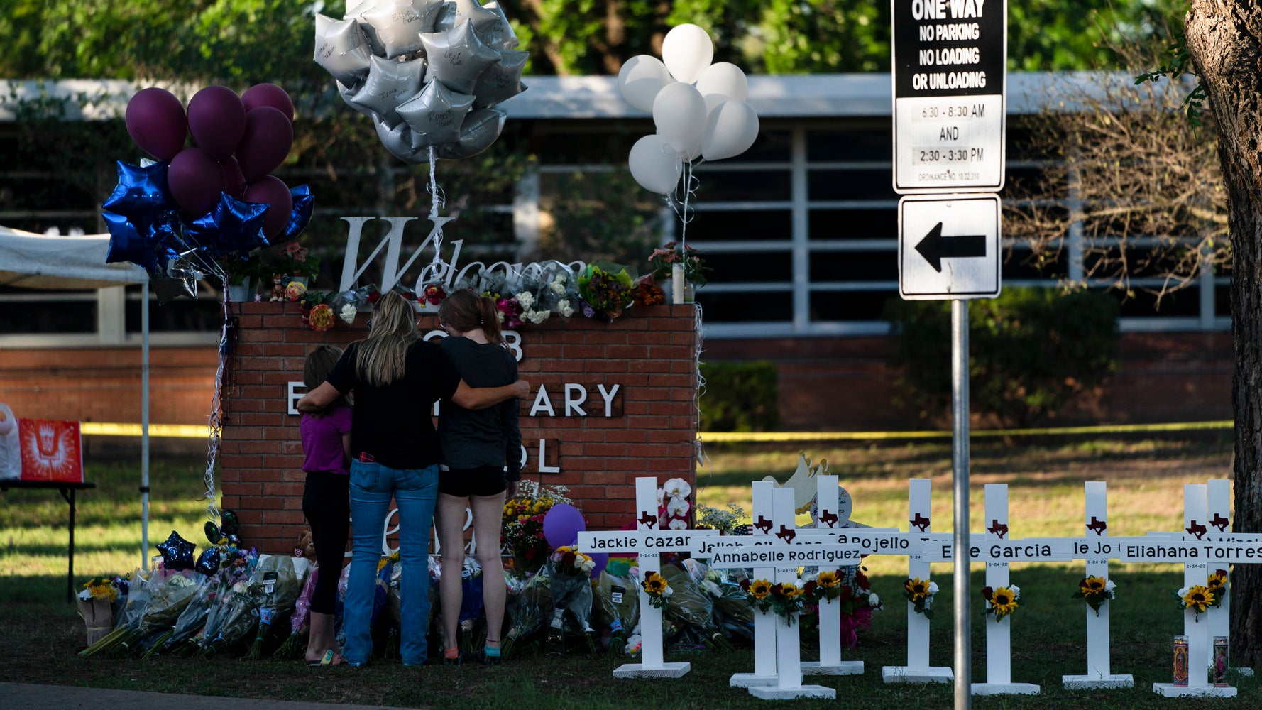 Police Face Questions Over Response To Texas School Shooting - Vimarsana News