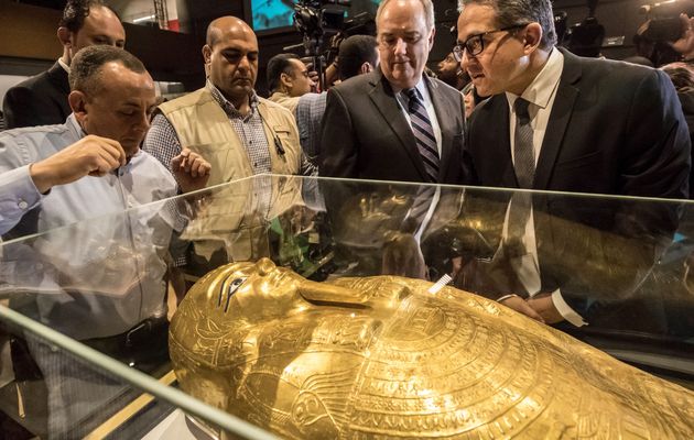 Le sarcophage du prêtre Nedjemankh, lors de son retour en Egypte en