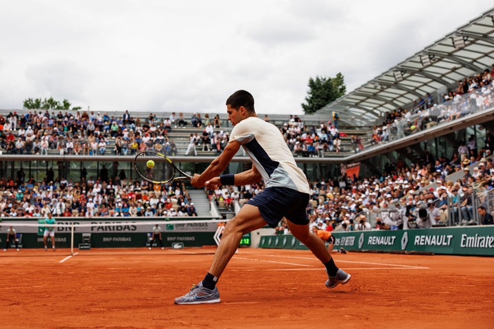 Carlos Alcaraz, en acción ante Albert Ramos.