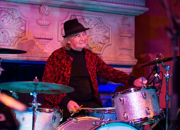 Alan White, the longtime drummer for progressive rock pioneers Yes who also played on projects with John Lennon and George Harrison, has died at age 72. 
