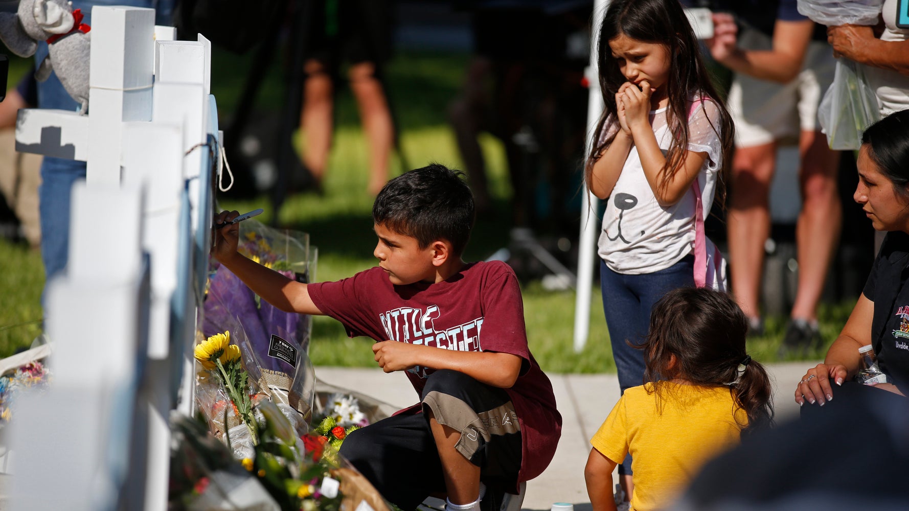 Uvalde 4th Grader Threw Blood On Herself, Pretended To Be Dead During Shooting Uvalde 4th Grader Threw Blood On Herself, Pretended To Be Dead During Shooting