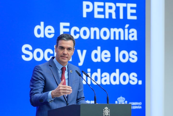 GRAF1235. MADRID, 27/05/2022.- El presidente del Gobierno, Pedro Sánchez, durante la clausura del acto de presentación del plan estratégico para la recuperación y trasformación económica (PERTE) de Economía Social y de los Cuidados, este viernes en Moncloa. EFE/ Fernando Alvarado