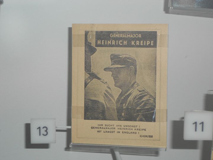 Βρετανικό προπαγανδιστικό φυλλάδιο απευθυνόμενο προς τους Γερμανούς στρατιώτες το οποίο αναφέρει: «Μάταια ψάχνετε για αυτόν [Κράιπε]! Είναι εδώ και πολύ καιρό στην Αγγλία!»